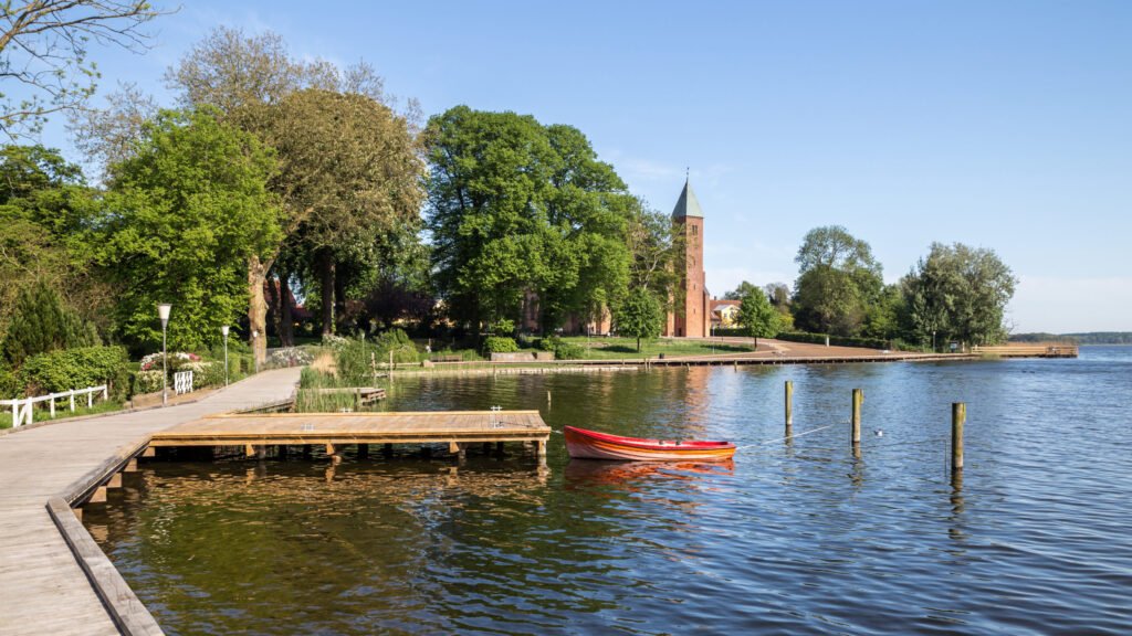 Forvandlingen af søbredden foran Maribo Domkirke